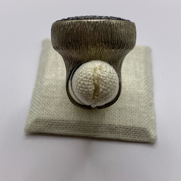 Vintage Brutalist Textured Brass Ring with Black Pave Crystal Stones Size 5 - Picture 9 of 9